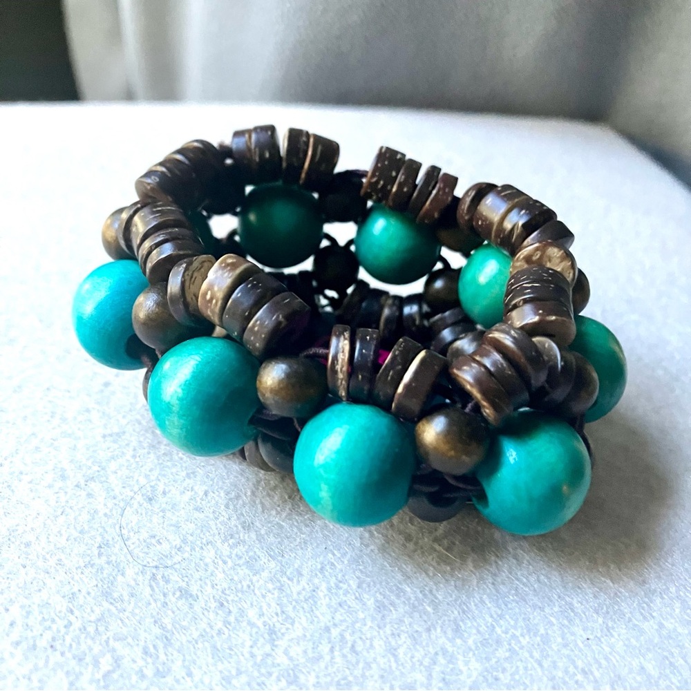 Blue and brown wooden stretch bracelet